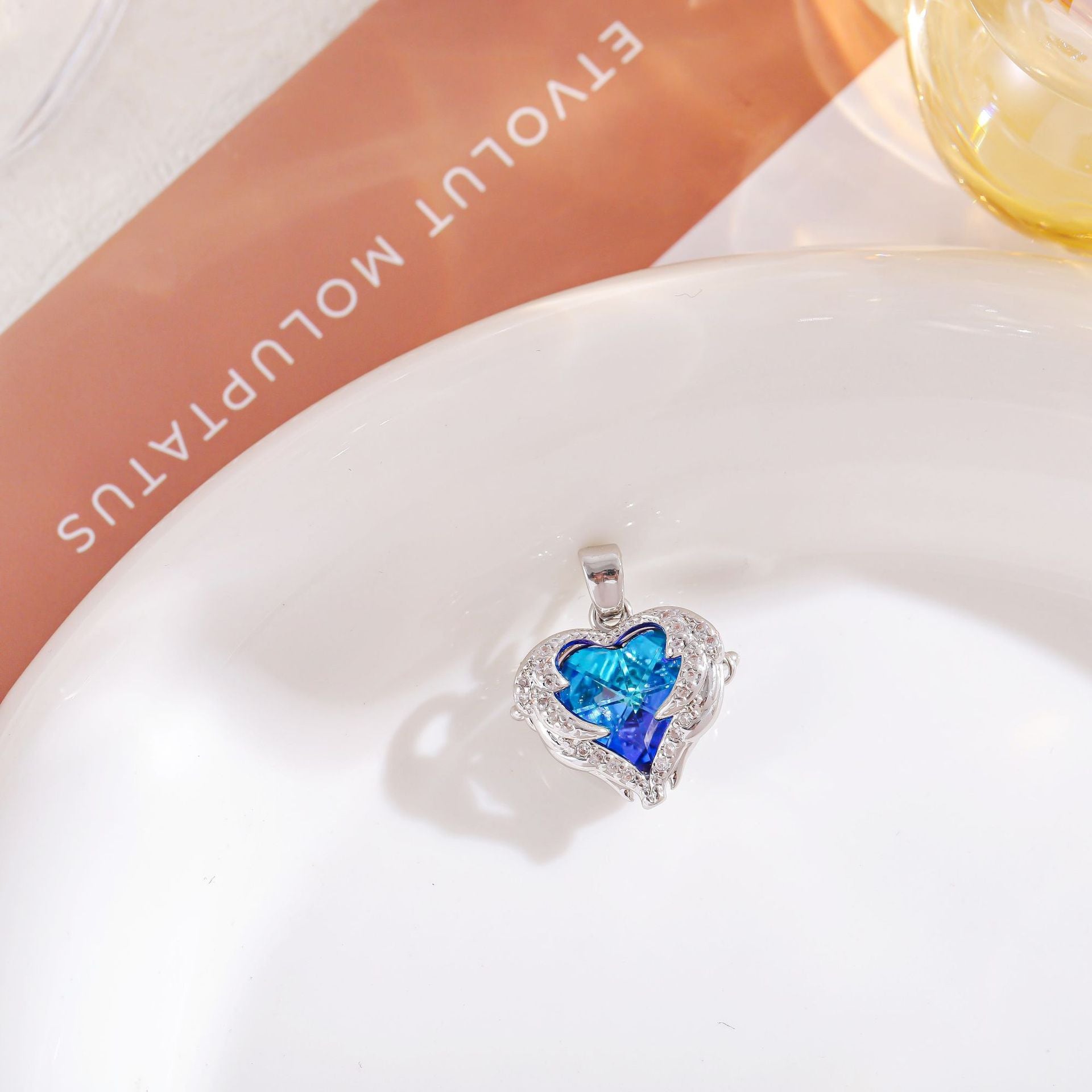 Wholesale titanium steel gold plated silver plated blue crystal ocean heart necklace